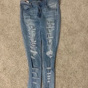 Light washed ripped jeans